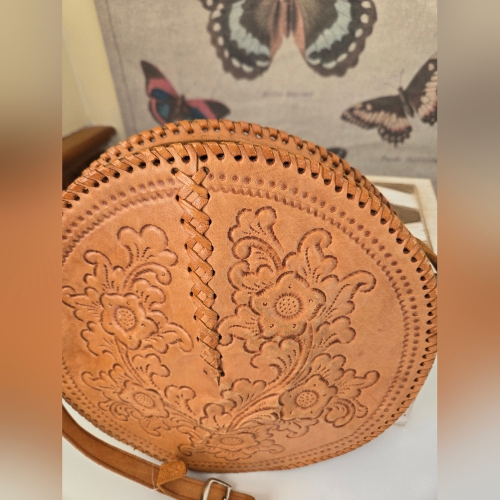 Vintage Round Tooled Leather Bag - Picture 4 of 8